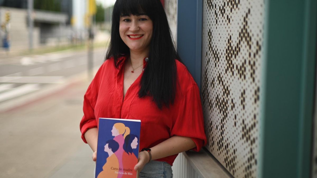 La escritora y periodista aragonesa Patricia de Blas con su segunda novela.