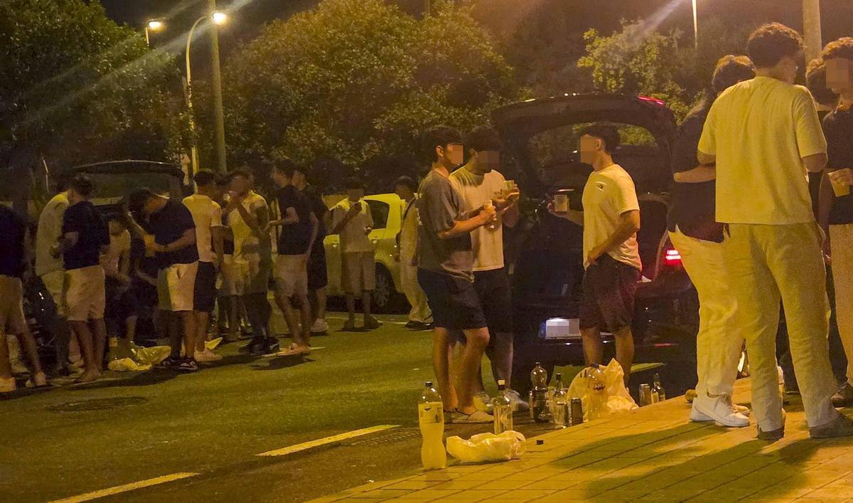 Botellón en la zona de la Albufereta en Alicante