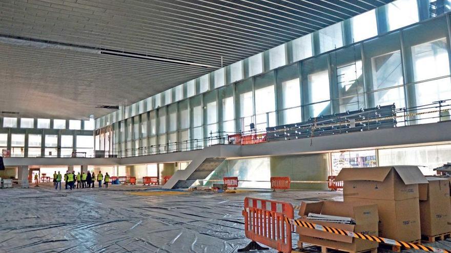 Interior de la sala grande de exposiciones del Palacio de Congresos.