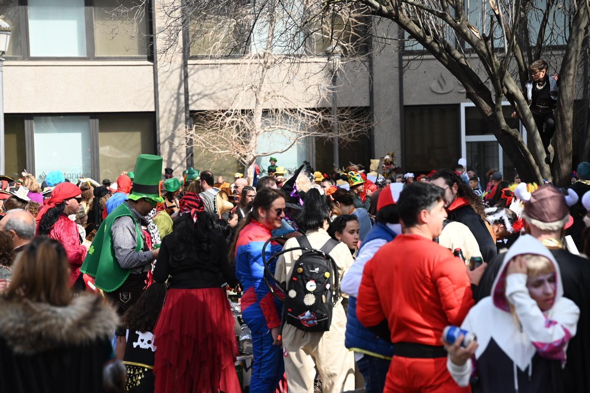 Familias y pandillas pasaron el día en el céntrico paseo.