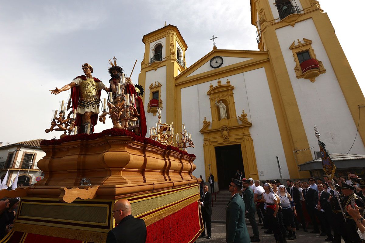 La salida procesional de la Presentación al pueblo de Jesús de los Afligidos, en imágenes