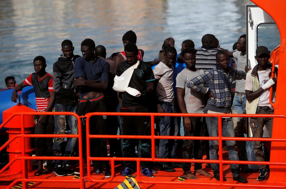 Llegan al puerto de Málaga 80 personas rescatadas de dos pateras