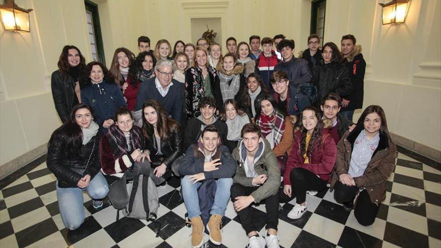 la alcaldesa recibe a los alumnos franceses del norba caesarina