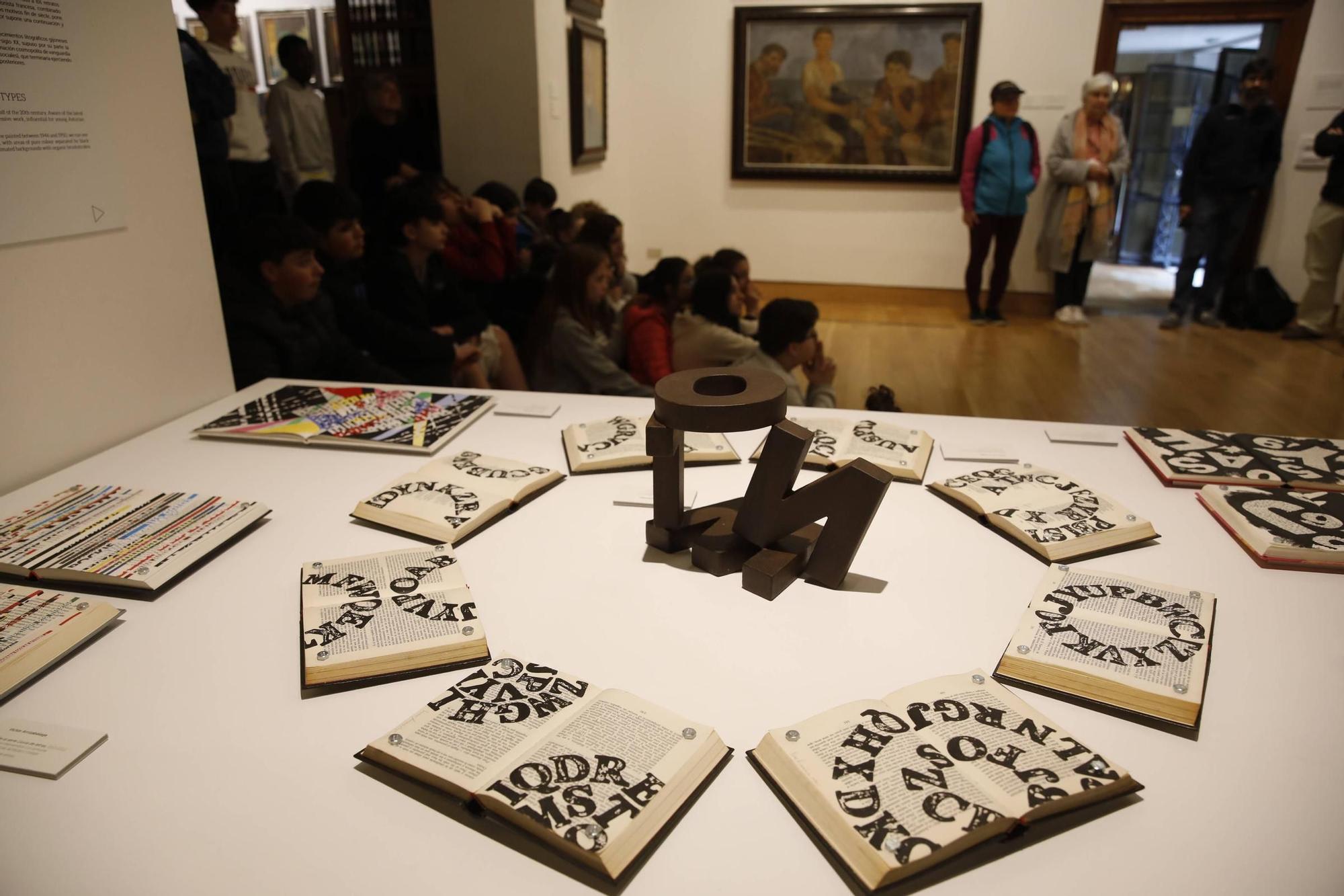 El libro toma otra dimensión en el museo Evaristo Valle con "un homenaje al abecedario" (en imágenes)