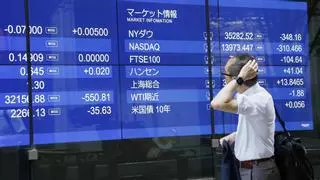 El Banco de Japón busca calmar a los mercados y sugiere que aplazará las subidas de tipos