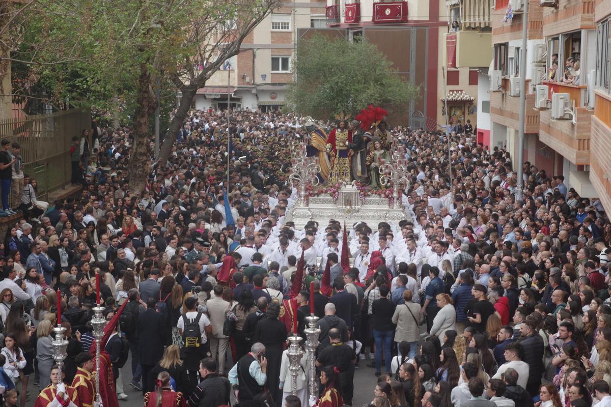 Salida del Prendimiento en el Domingo de Ramos de 2024, marcado por la amenaza de la lluvia.