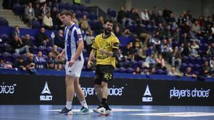 El capitán Sergi Franco celebra una acción ante Gunnarsson