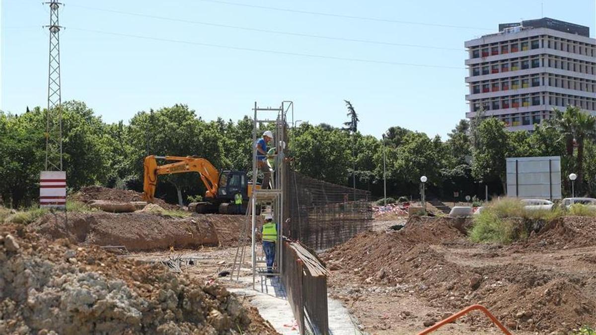 Situación de la obra de las nuevas consultas en sus inicios hace varios años.