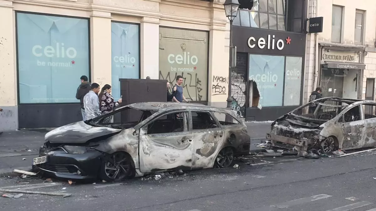 Conmoción en Francia tras la jornada de disturbios violentos: 2.397 detenidos, casi 1.000 agentes heridos y críticas por la "falta de medios" policiales