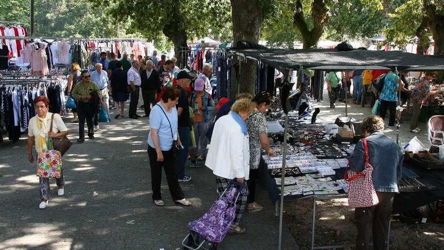 El gobierno estradense considera necesaria una mejora de la Praza da Feira. // Bernabé