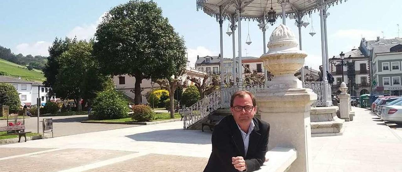 Luis Casteleiro, en el parque de Medal, en Vegadeo.