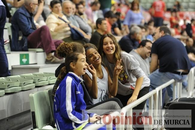 Los universitarios contra el Dinamo Sassari.