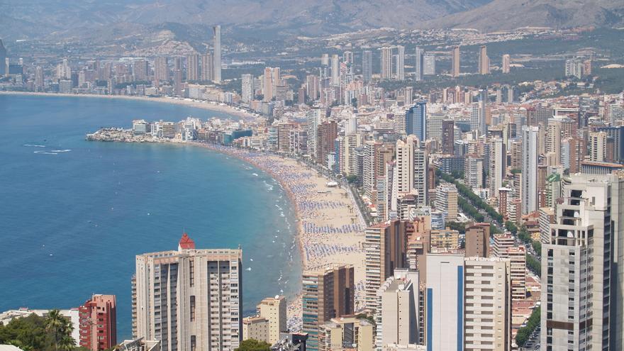 Benidorm mira al futuro en el nuevo contrato de limpieza y recogida de residuos