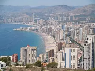 Benidorm mira al futuro en el nuevo contrato de limpieza y recogida de residuos