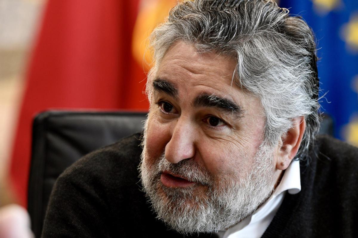 José Manuel Rodríguez Uribes, durante la entrevista con La Opinión