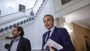 El expresidente del Gobierno, José Luis Rodríguez Zapatero, a su llegada este martes al Ateneo de Madrid para participar en la presentación del libro “La democracia y sus derechos” del que ha sido coordinador.