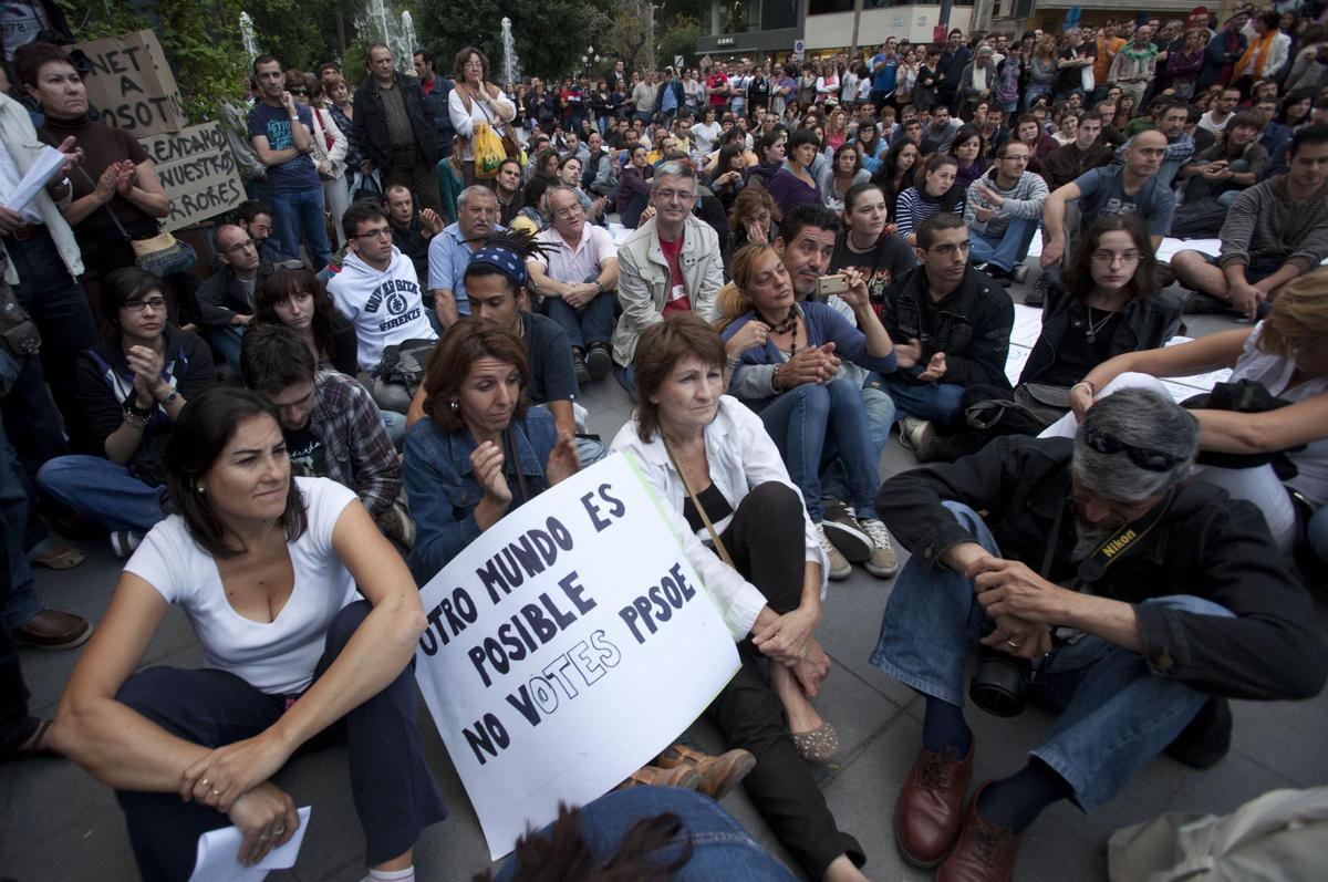 Pancarta contra el bipartidismo, que fue objeto de crítica del 15-M.