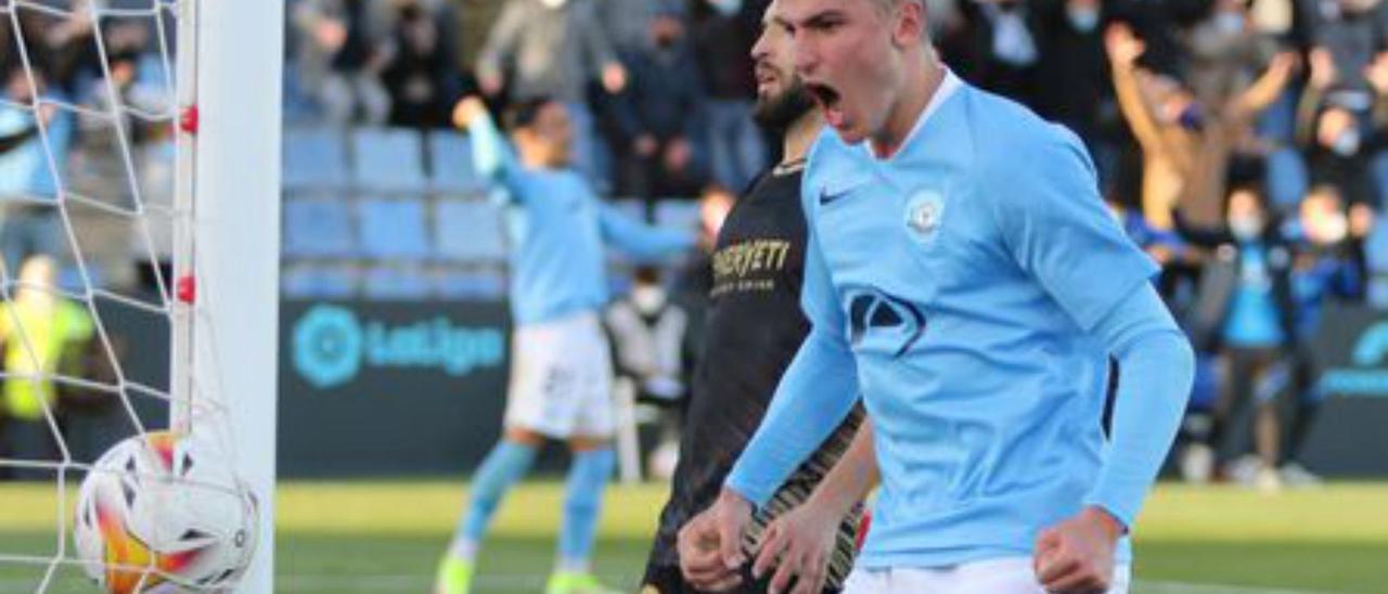 Sergio Castel celebra un gol. | J.A.RIERA