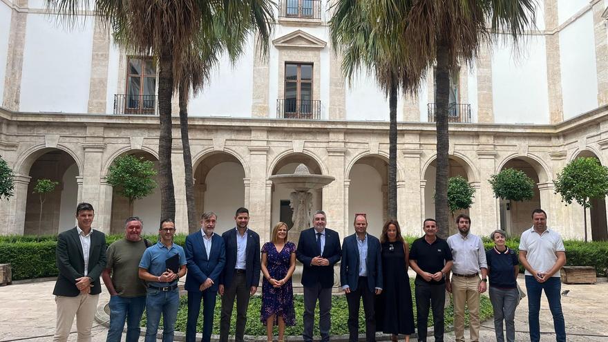 Ediles de Llíria se reúnen con el presidente del CSD para seguir la mejora del polideportivo