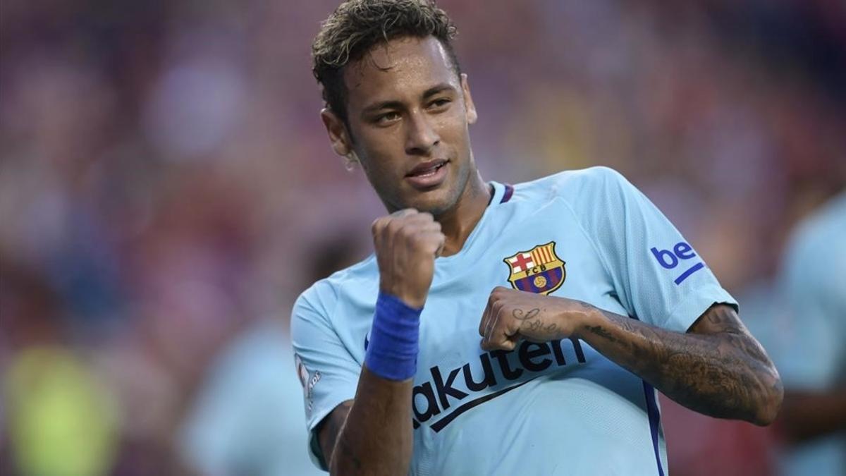 Neymar celebra el gol al Manchester United en Washington.
