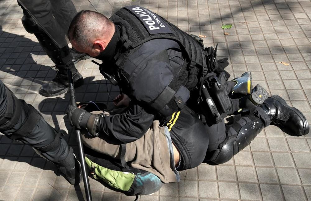 Protesta contra l'acte de VOX a Barcelona