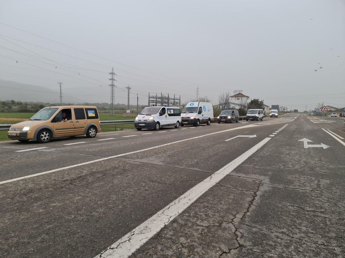 Los seis vehículos rumbo a Polonia.