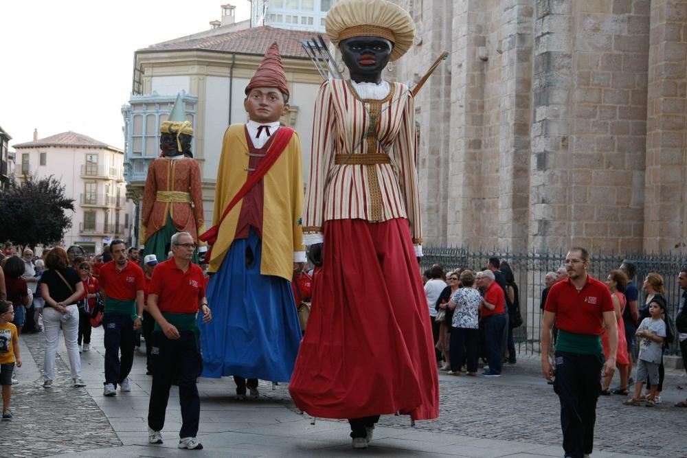 Encuentro de Gigantes y Gigantillas Ciudad de Zamo