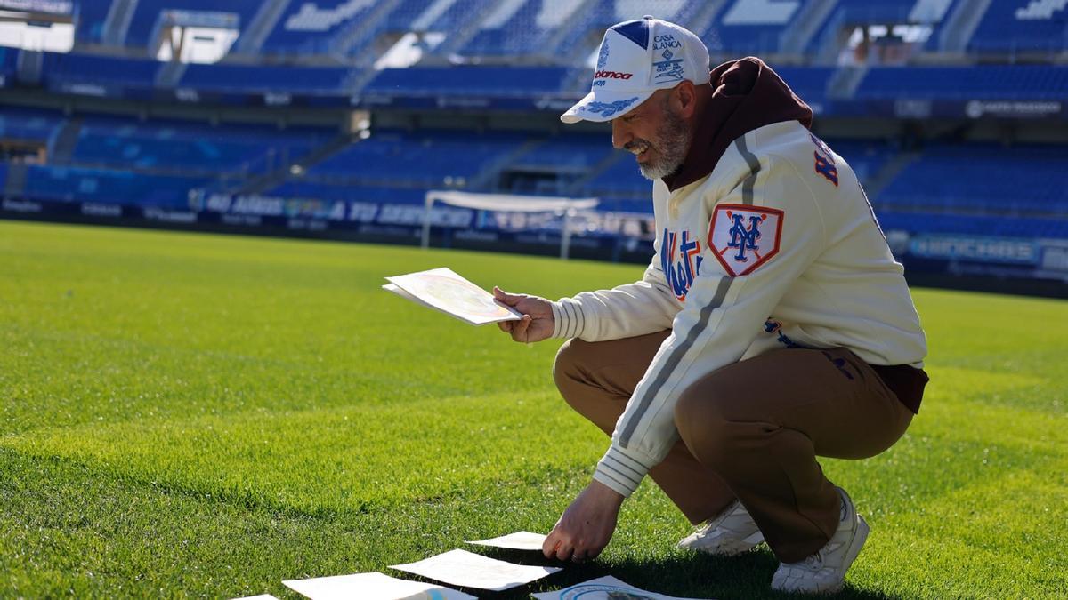 José Luis Puche seguirá diseñando los nuevos brazaletes de capitán del Málaga CF.