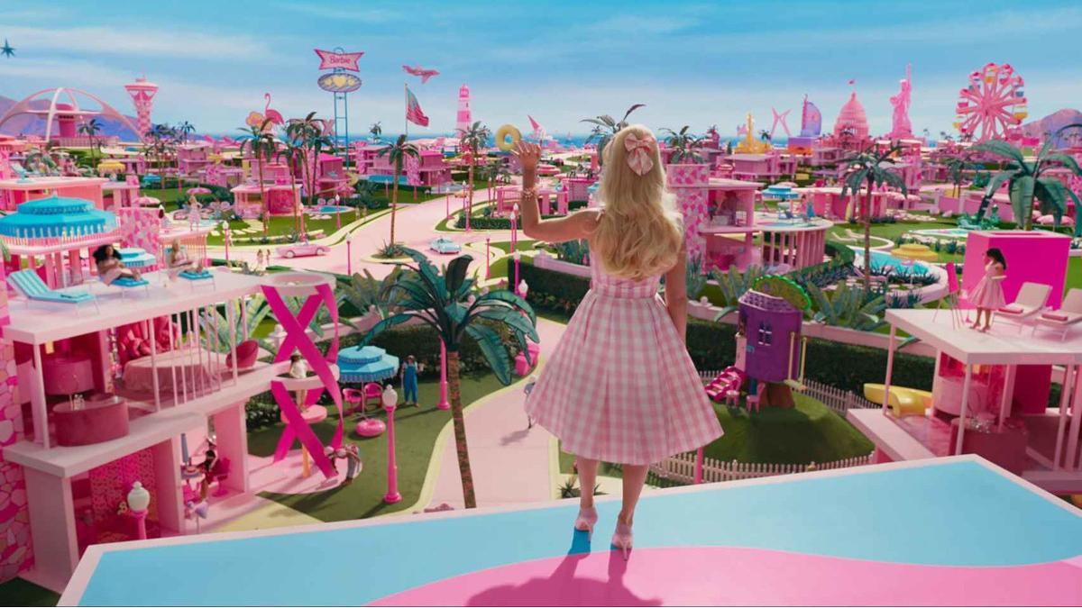 Barbie en el mundo de fantasía de la película de Greta Gerwig