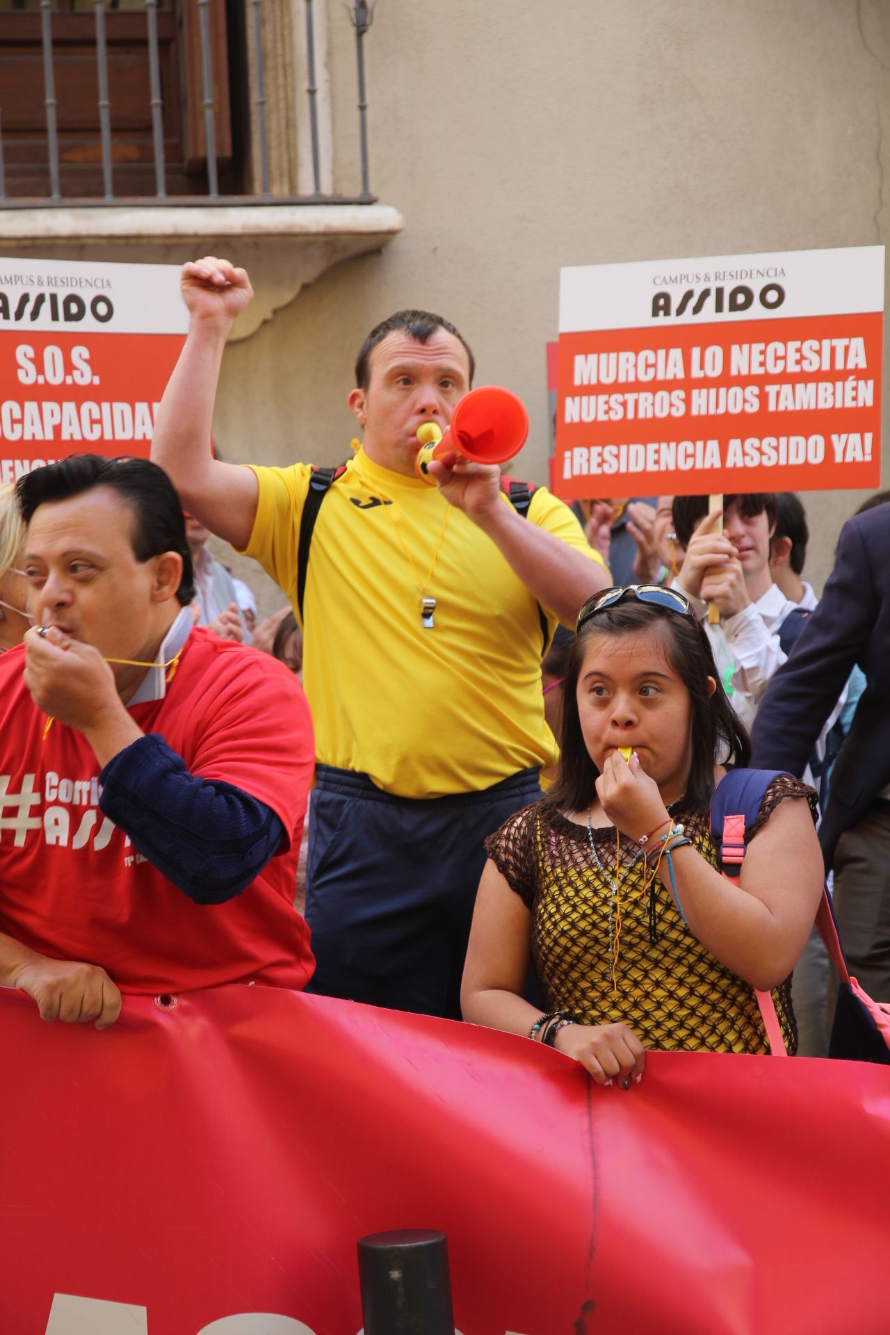 Concentración de Assido en Murcia ante la CHS