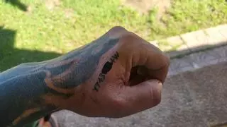 "Wird mir das Leben erleichtern": Mallorca-Auswanderer hat jetzt ein Tattoo mit seiner NIE-Nummer auf der Hand