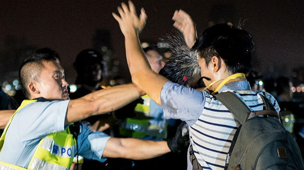 Enfrontaments entre la policia i els manifestants a Hong Kong