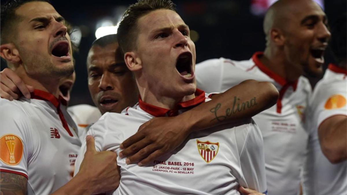 El Sevilla comenzó dominado y acabó, arrollador, ganando la final al Liverpool