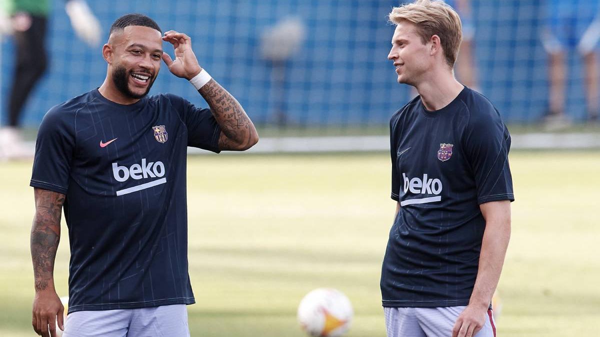 Depay y De Jong entrenando con el Barça