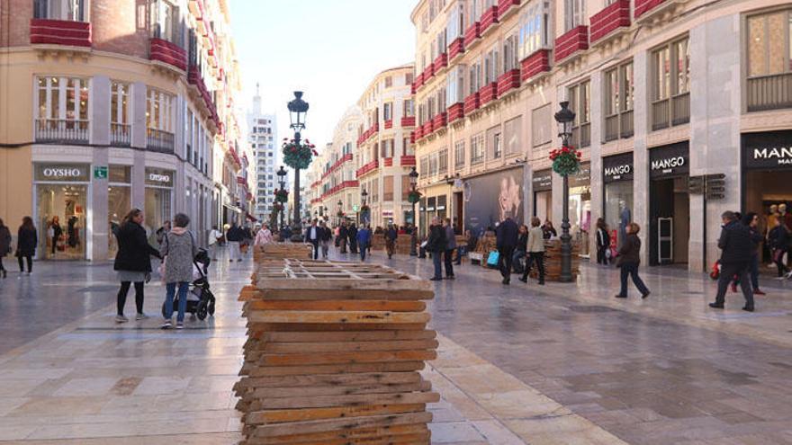 Sillas en la calle Larios días antes de la pasada Semana Santa.