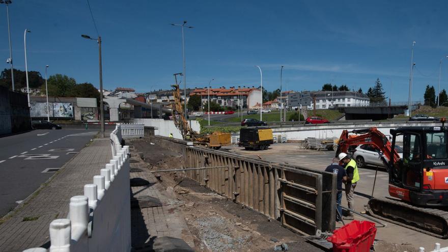 Inicio de los trabajos para completar la pasarela de Pedralonga.   | // IAGO LÓPEZ