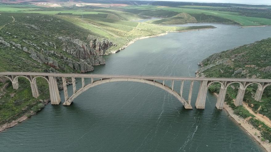 Adif adjudica la rehabilitación del viaducto Martín Gil en Zamora por 5,9 millones