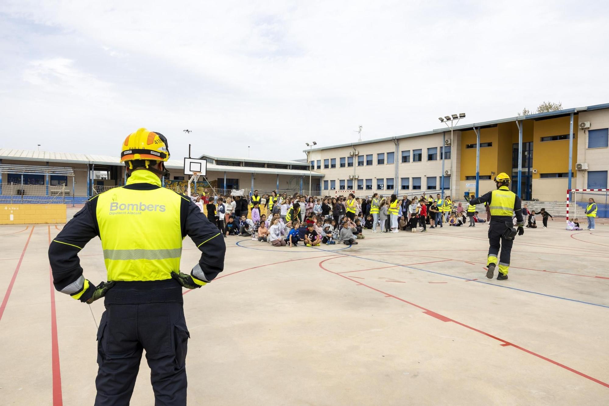 Aquí las mejores imágenes del simulacro de terremoto realizado en Torrevieja, coincidiendo con aniversario del terremoto de 1829