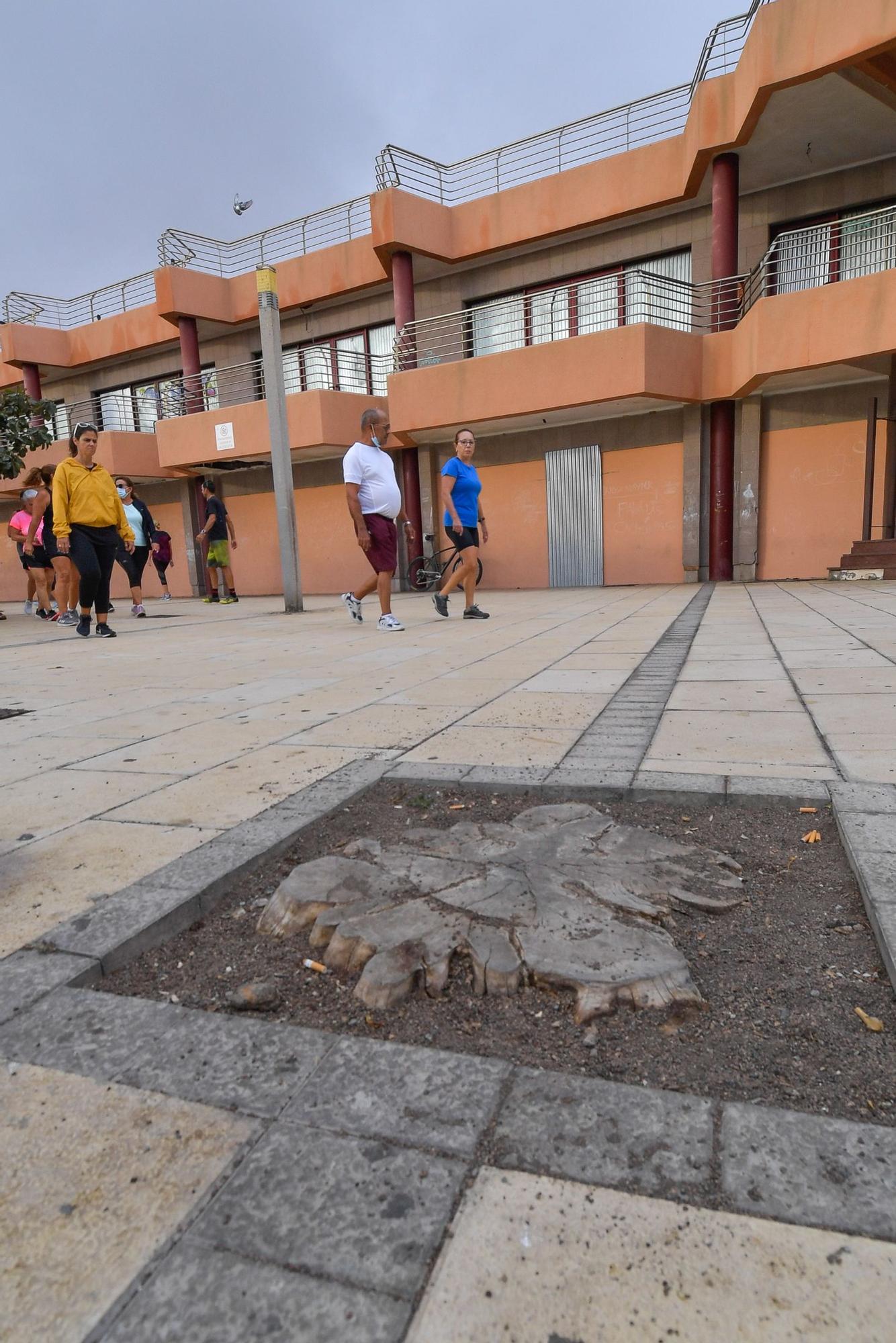 Centro comercial abandonado en La Garita (Telde).