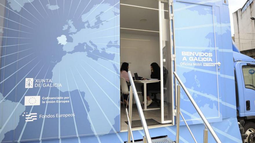La Oficina Móbil do Retorno hace escala en Silleda | BERNABÉ/JAVIER LALÍN