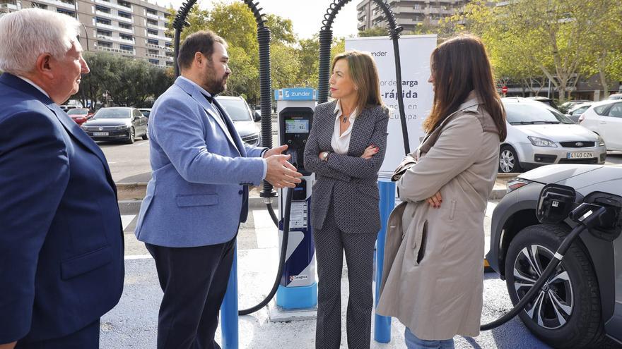 Zaragoza estrena su nueva red de puntos públicos para cargar coches eléctricos