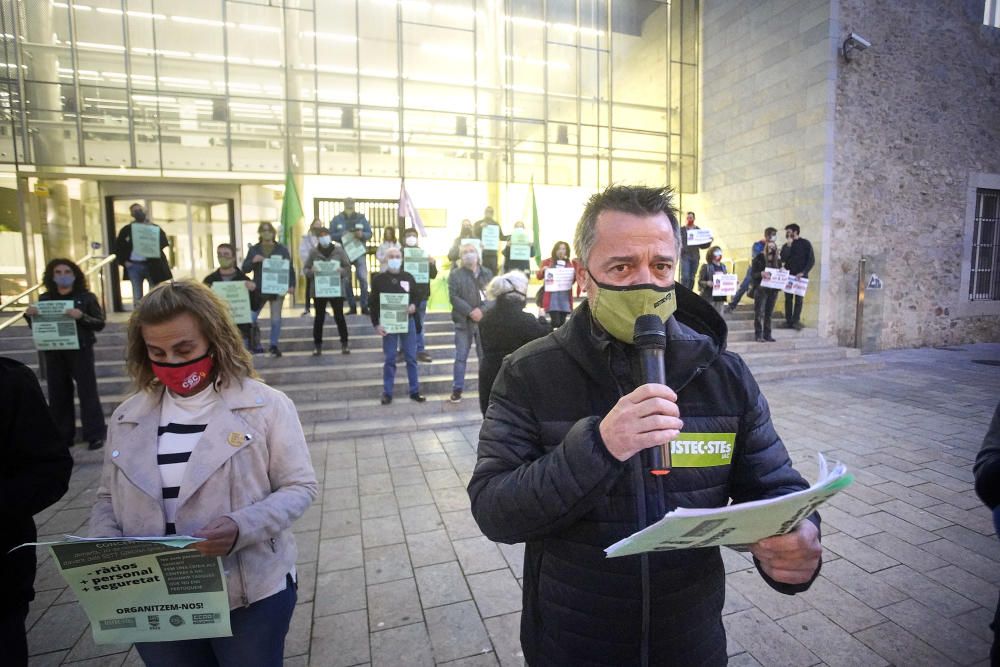 Els mestres esgoten la paciència i alerten que treballen «sota mínims»