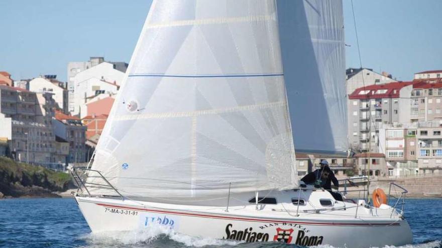 El &quot;Santiago Roma Rías Baixas&quot; de Iñaki Carbajo, en plena regata.