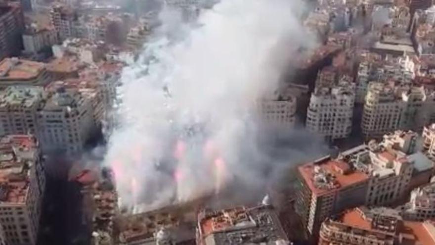 La mascletà vista desde el helicóptero de la Policía Nacional