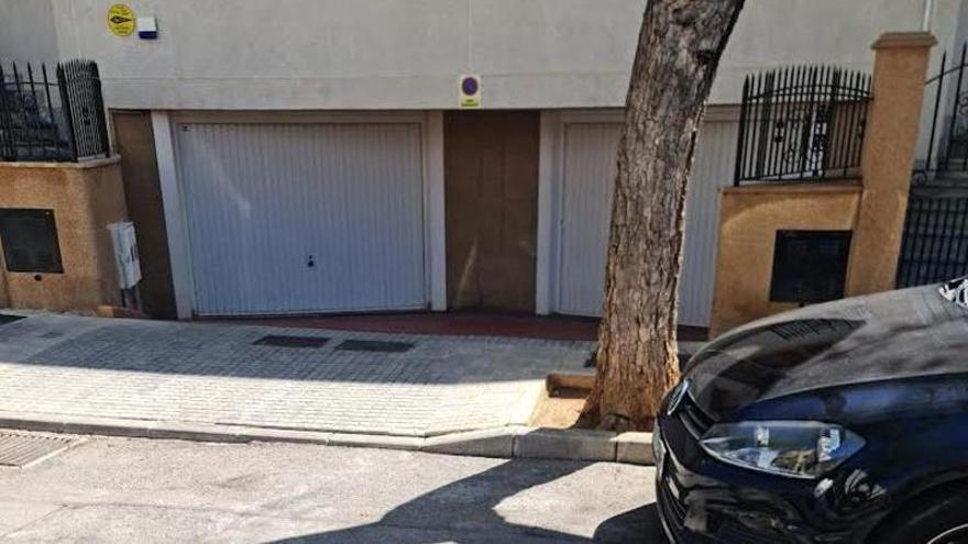 Un vecino de Son Ferriol lleva siete años denunciando los daños que le ocasiona un árbol sin que Cort le haga caso