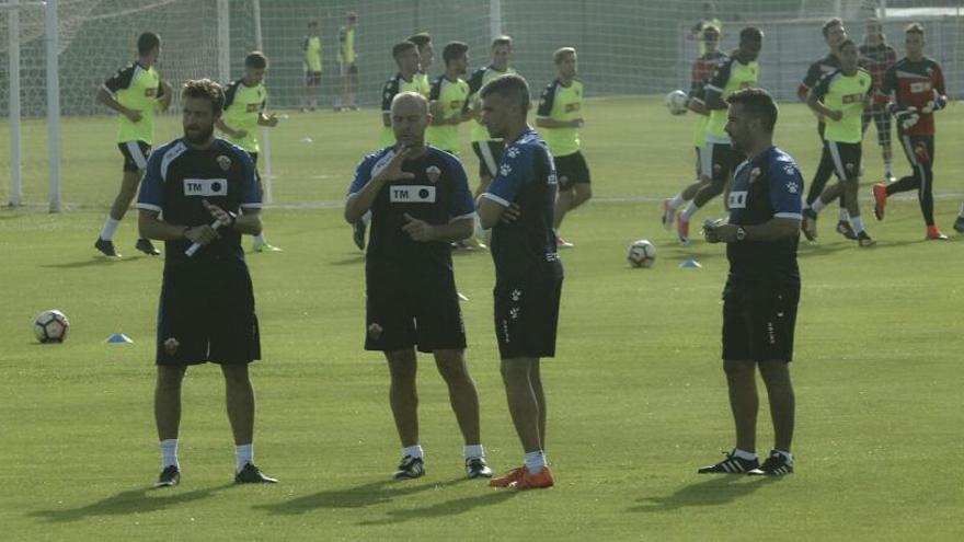 Parras, en un entrenamiento, junto a Óscar Sánchez, Vicente Mir y Manolo Sempere