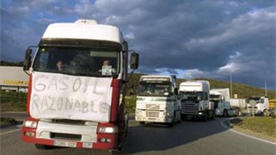 Los transportistas catalanes desisten de su protesta