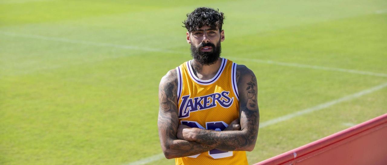 Samú Costa Lãnh Đạo Khả Năng Kiểm Soát Khu Trung Tuyến Bằng Thể Lực và Áp Lực Đỉnh Cao