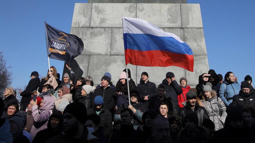 Banderes en un acte de celebració pel vuitè aniversari de l'annexió de la península de Crimea per part de Rússia