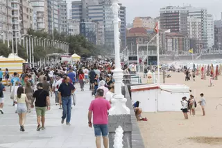 Los hoteles "se disparan" con la Semana Grande de Gijón y la ciudad se llena (en imágenes)
